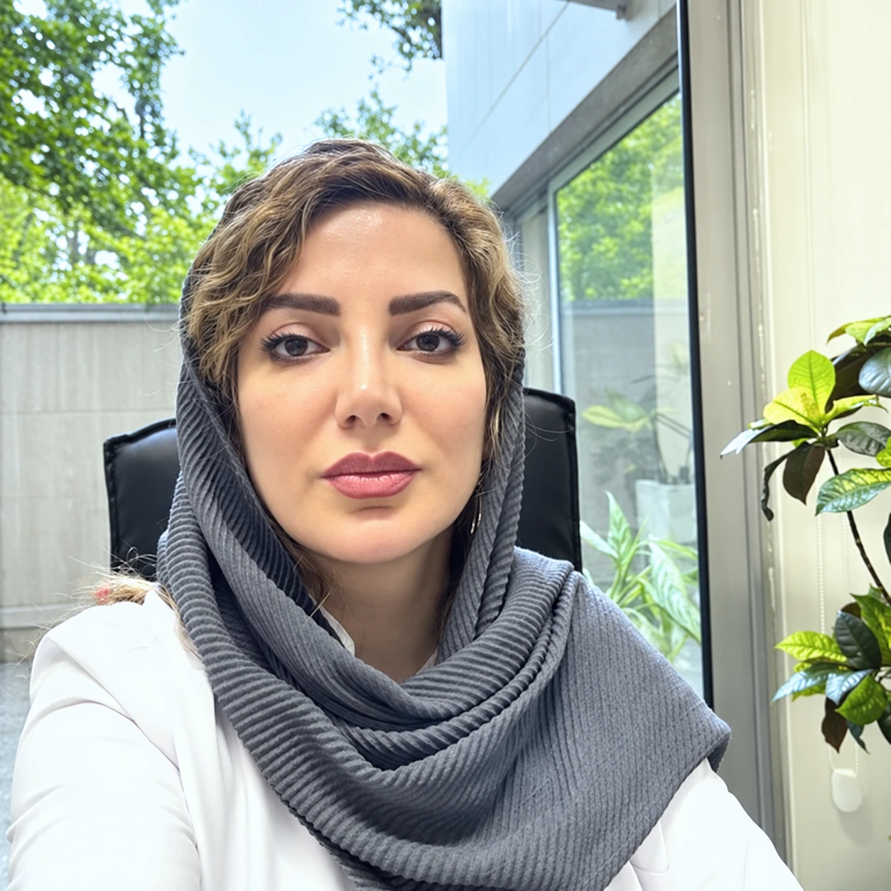 دکتر افسانه صادق‌زاده بازرگان، متخصص پوست و مو